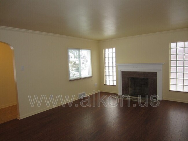 Building Photo - 621 Brierly Ln