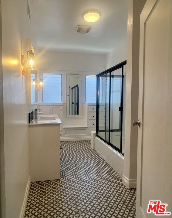 Building Photo - 456 S Wilton Pl