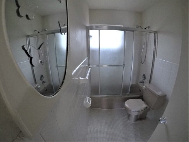 Building Photo - 9390 E Bay Harbor Dr