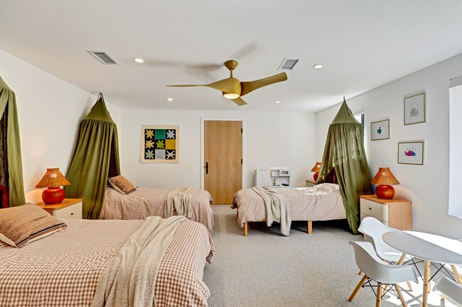 Building Photo - 4 S Vista De La Luna