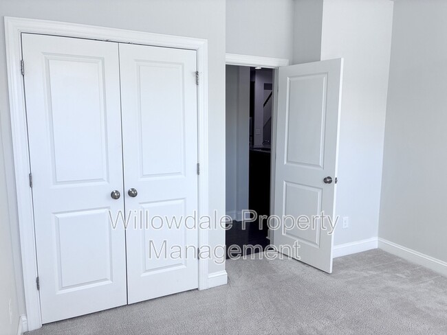 Building Photo - 1112 Lakebrink Dr