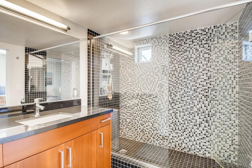 Building Photo - 991 Sigsbee St