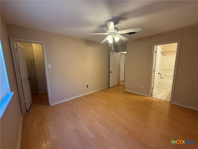 Building Photo - 851 Sagewood Trail