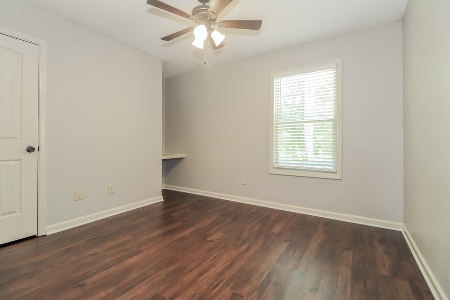 Building Photo - 223 Comet Ct