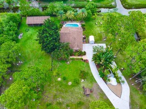 Building Photo - 14765 Northlake Blvd
