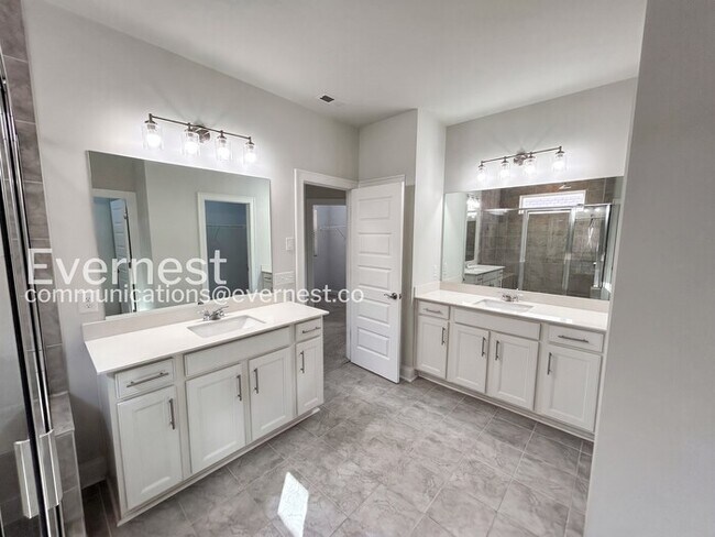 Building Photo - Spacious 4Beds 3.5Bath Single Family Rental with Modern Amenities / Available Now!