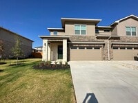 Building Photo - 404 Brody Ln