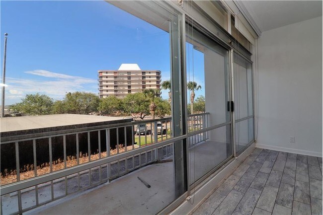 Building Photo - 4600 Ocean Dr