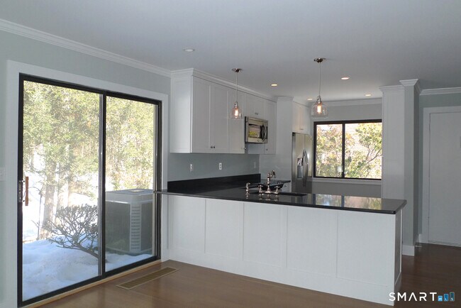 Building Photo - 342 Heritage Vlg