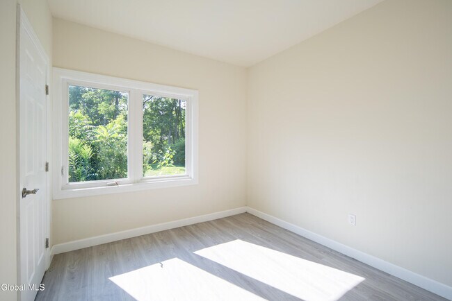 Building Photo - 489 Grooms Rd