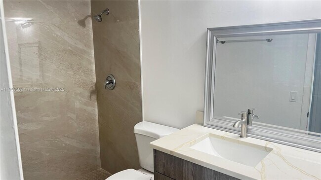 Building Photo - 10740 N Kendall Dr