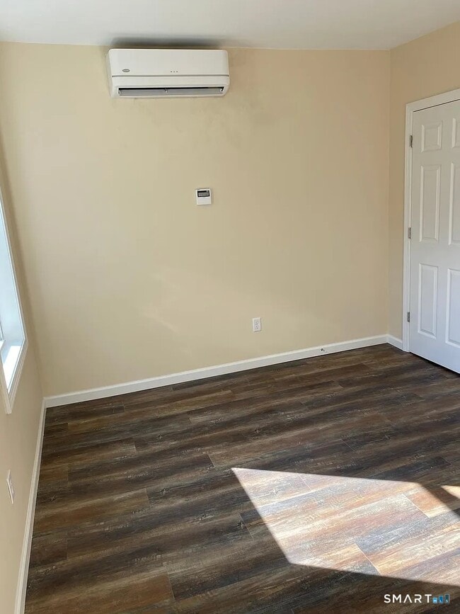 Building Photo - 29 Session St