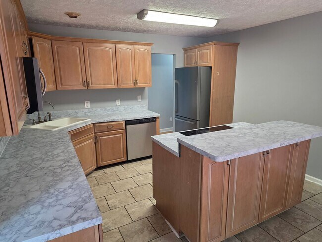 Building Photo - Three bedroom two bath Mt. Juliet just remodeled only $2,100