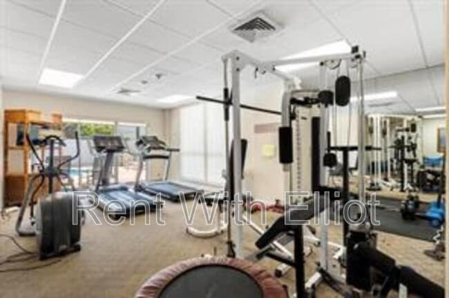 Building Photo - 1625 SE 10th Ave