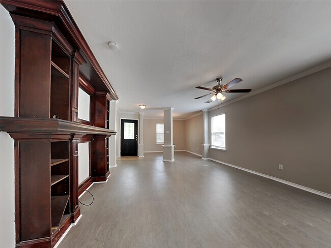 Building Photo - 427 Remington Creek Dr