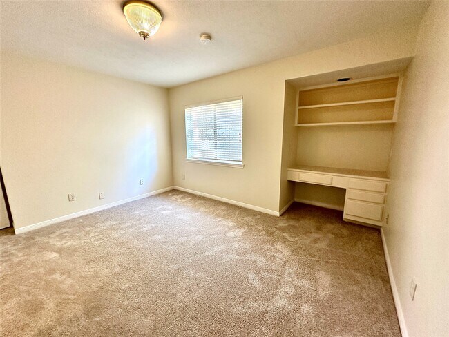 Building Photo - 3302 Richland Dr