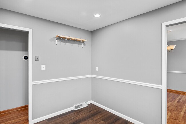 Building Photo - 102 Roosevelt Rd