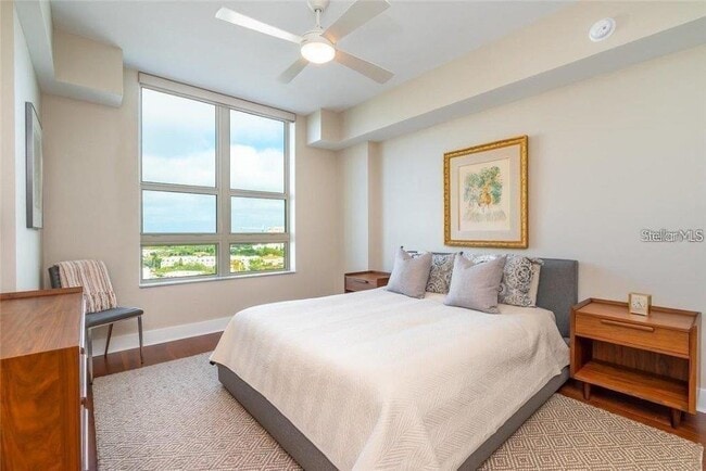 Building Photo - 1350 Main St