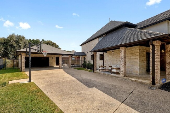 Building Photo - 104 Hazeltine Dr