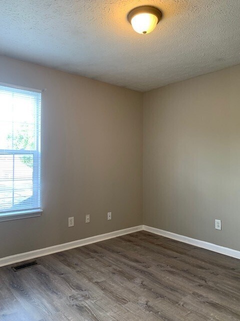 Building Photo - 806 W 43rd St