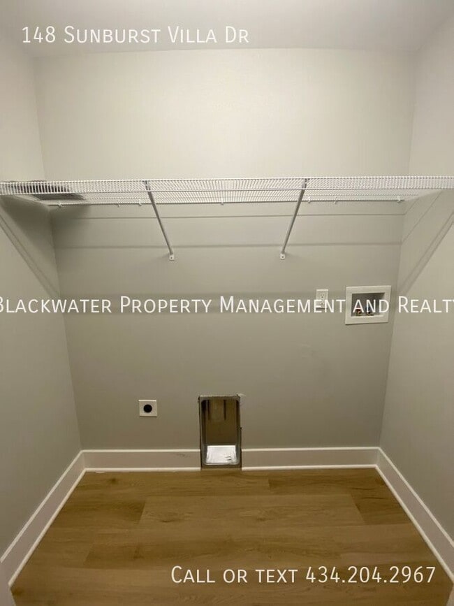 Building Photo - 148 Sunburst Villa Dr