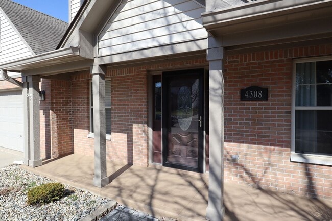 Building Photo - Beautiful 4 Bedroom Greenwood Home!