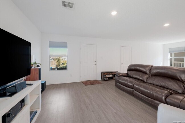 Building Photo - Charming 3- Bedroom in Rosillo Ranch