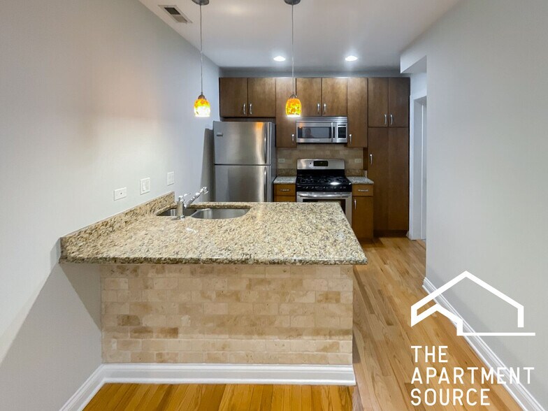 Building Photo - 3810 N Marshfield Ave