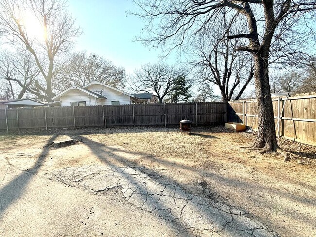 Building Photo - 1329 Hargrove St