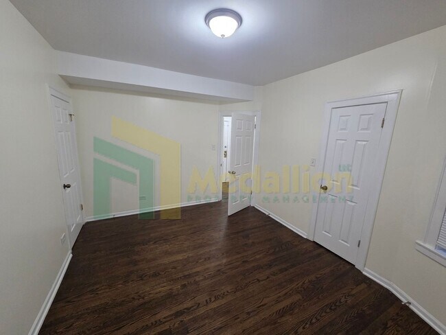 Building Photo - 9318 S Loomis St