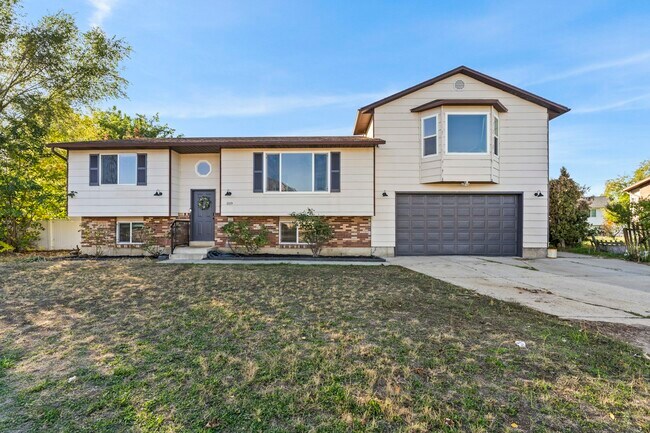 Primary Photo - 819 W 2300 N