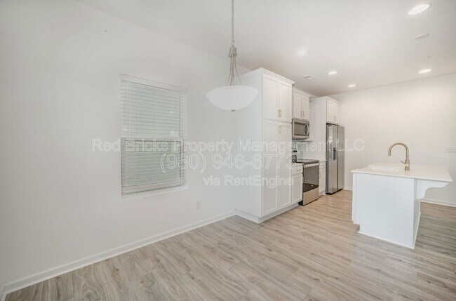 Building Photo - 15223 Scoter St