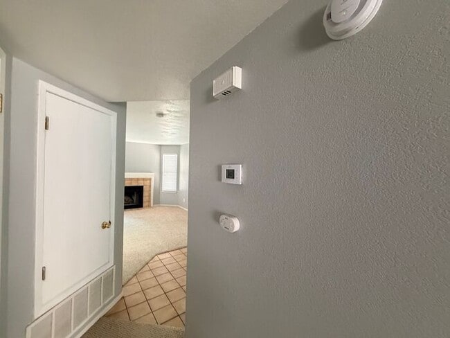 Building Photo - Reno Riverfront Condo - Single Story with Garage