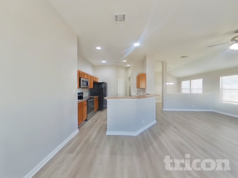 Building Photo - 4842 Dahlia Terrace