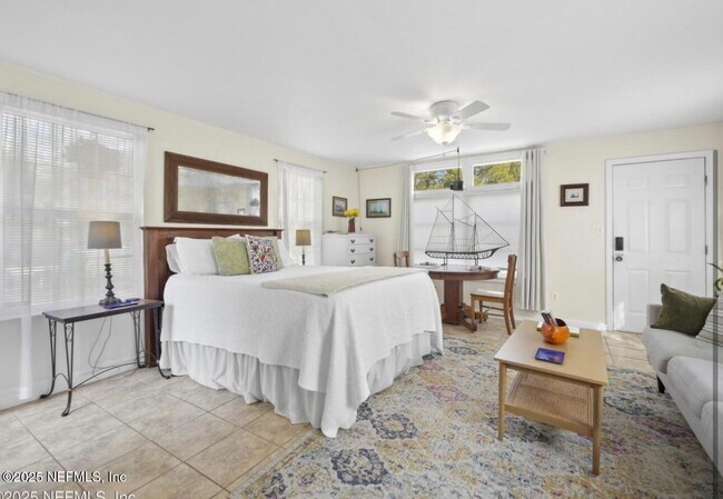 Building Photo - 509 Live Oak St