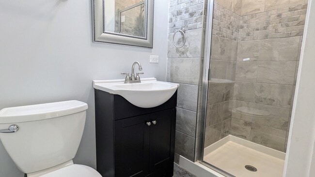 Building Photo - 650 Shining Water Dr