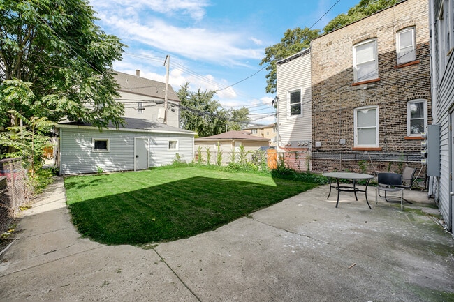 Building Photo - 3836 W Diversey Ave
