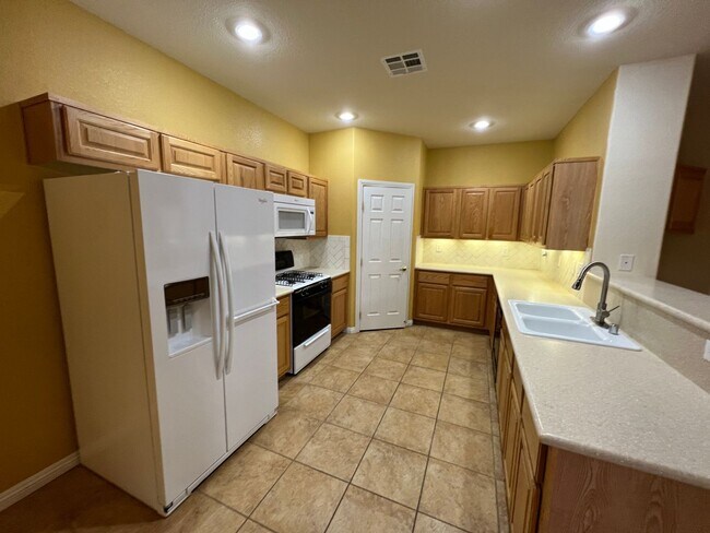 Building Photo - Coming Soon!!! 8-1-25 Great former model h...