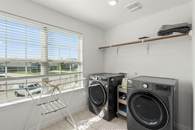 Building Photo - 705 Coyote Crk Wy