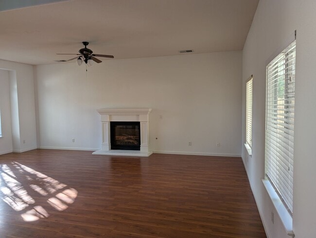 Building Photo - Nice 2 story home with lots of space, close to Fugman Elementary, Copper River and Woodward Park.