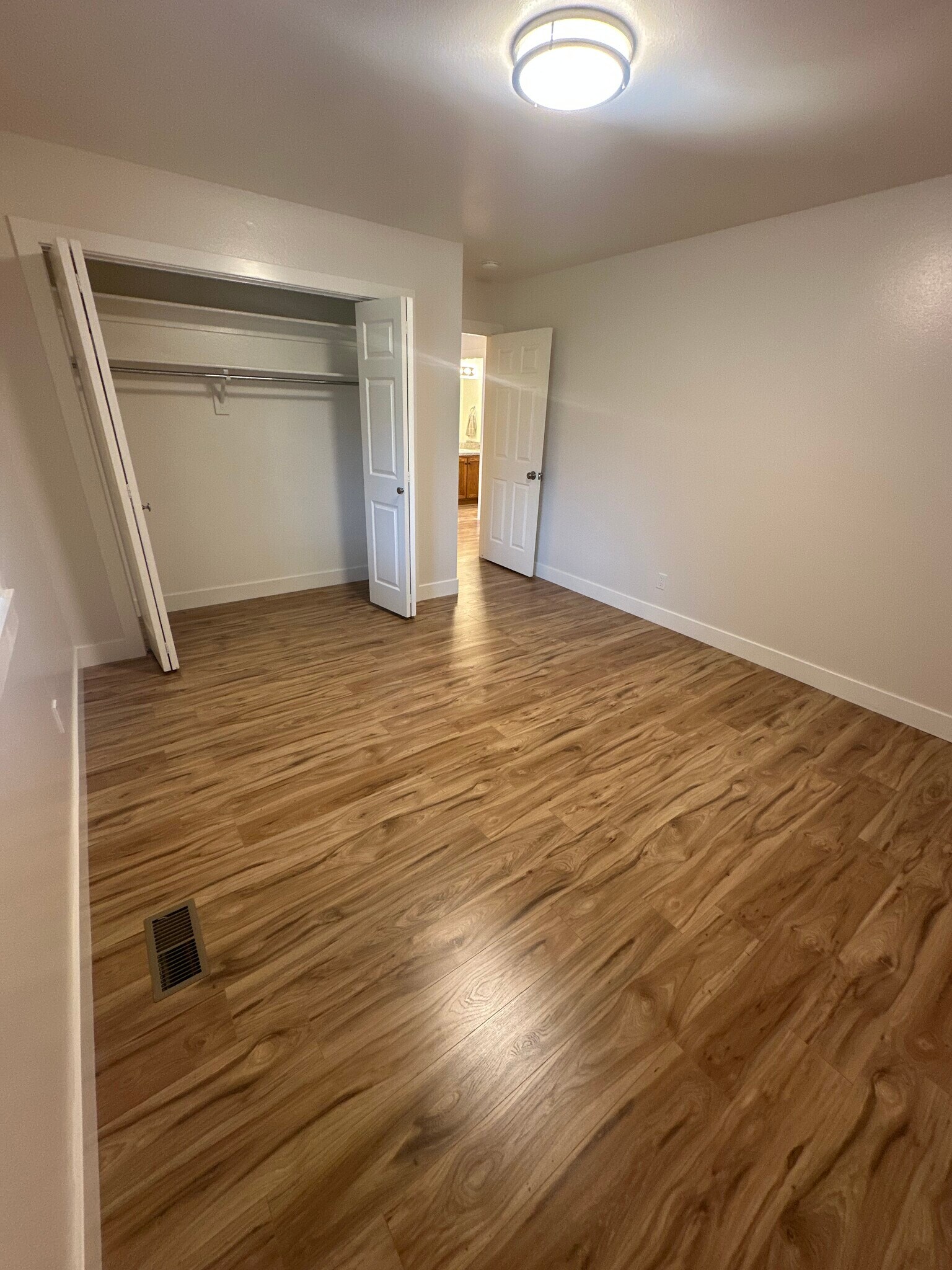 Building Photo - 958 S 1060 E