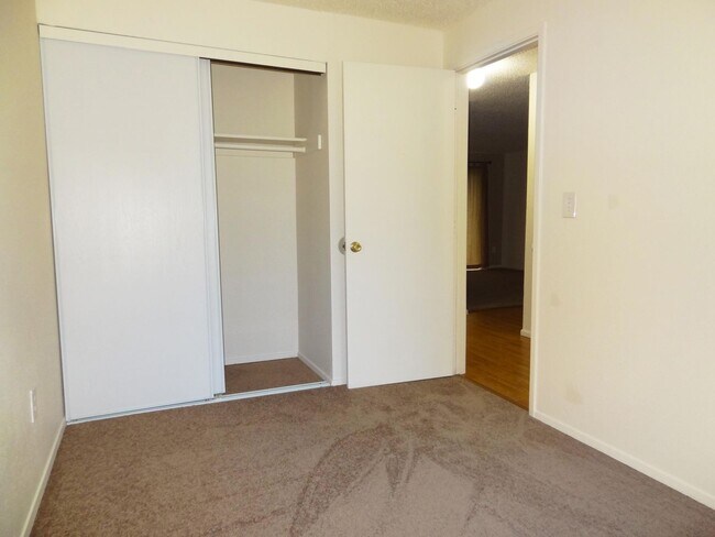 Building Photo - 3 bdrm, 1 bath, attached garage, $1795 Rent