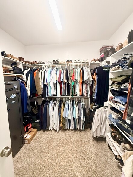 Master Closet - 834 Ross Rd