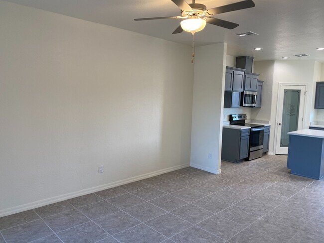 Building Photo - 2 Bedroom in a Gated Community