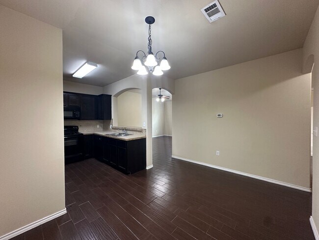 Building Photo - 304 Rosalie Dr