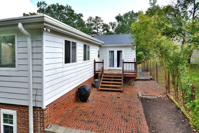 Building Photo - Highly Desirable Trinity Park