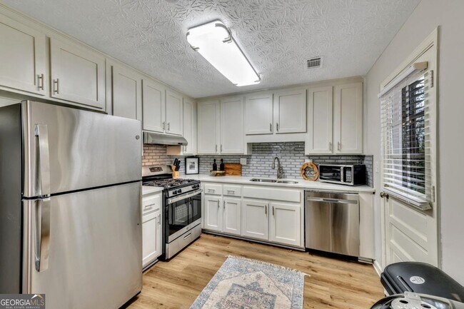 Building Photo - 160 Booth Rd SW