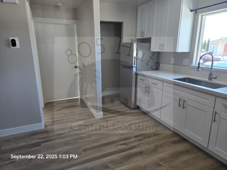 Building Photo - 1378 Yale Pl