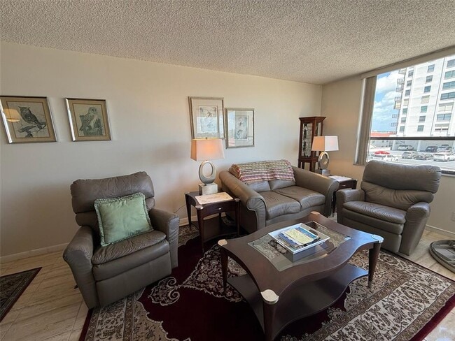 Building Photo - 6279 Sun Blvd