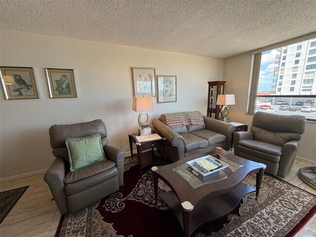 Building Photo - 6279 Sun Blvd